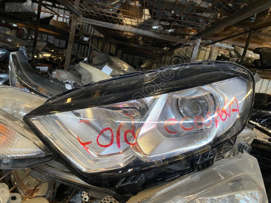 FORD ECOSPORT İÇİN ÇIKMA SOL ÖN FAR PARÇASI