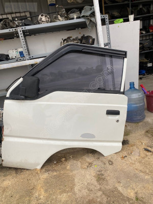 Mitsubishi L300 Modeline Uygun Sol Ön Kapı Parçası