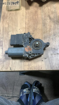VW Passat B5, Golf4, Bora Sol Arka Cam Motoru - 0130821697