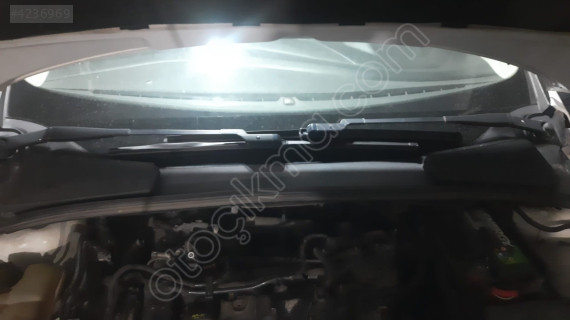 FORD FOCUS 3 1,6 TDCİ 2015 ÖN  CAM IZGARASI