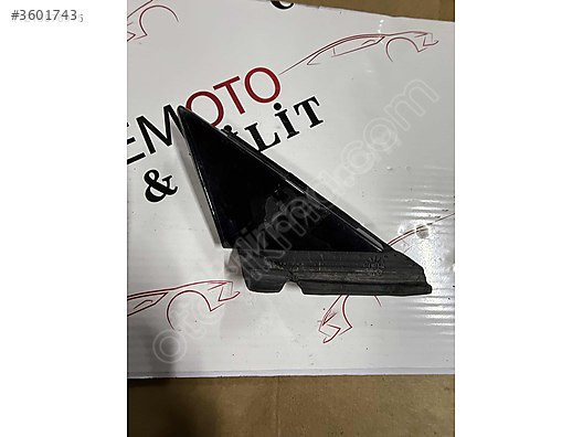 AUDİ A3 SAĞ ÖN KAPI ÜÇGENİ