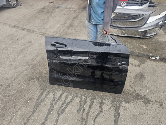 MERCEDES CLA W117 KASA SİYAH SAĞ ÖN KAPI ORJINAL