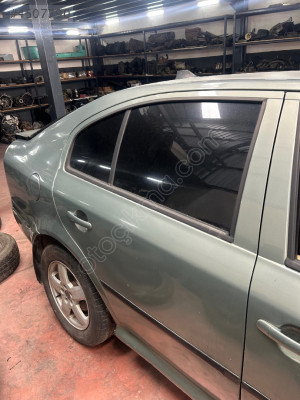 2004 SKODA OCTAVİA ÇIKMA SAĞ ARKA KAPI HATASIZ
