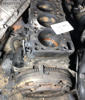 Nissan Urban 2.5 D Yarım Motor
