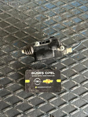 OPEL ASTRA H YAKIT DEPO KİLİT MOTORU ÇIKMA ORJİNAL GM 13125619