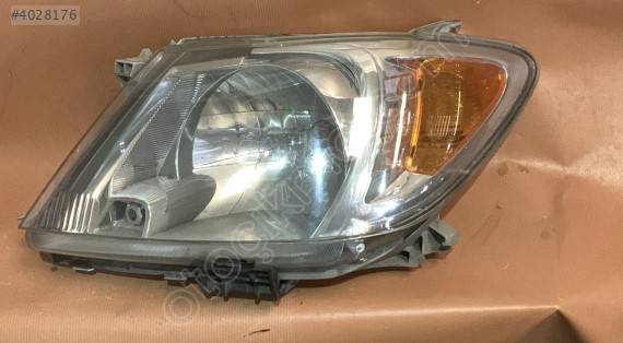 toyota hilux sol ön far
