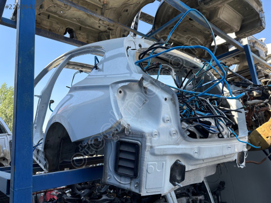 BMW F20 TAVAN ARKA BEYAZ HATASIZ