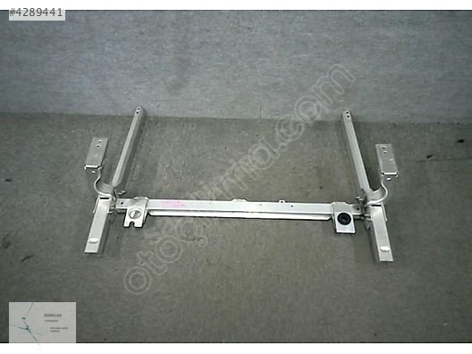 MERCEDES W156 GLA RADYATÖR ALT TRAVERS 2466200019