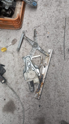 OPEL VECTRA C SAĞ ÖN CAM KRİKOSU.OTO ERKAN ÜNYE