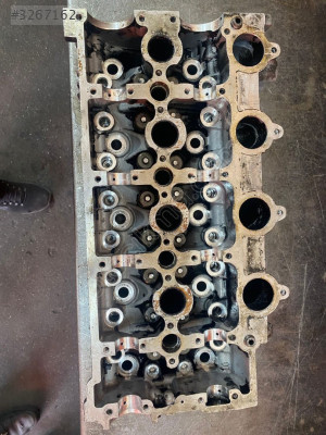 Peugeot 407 2.0 benzinli v45 silindir kapağı
