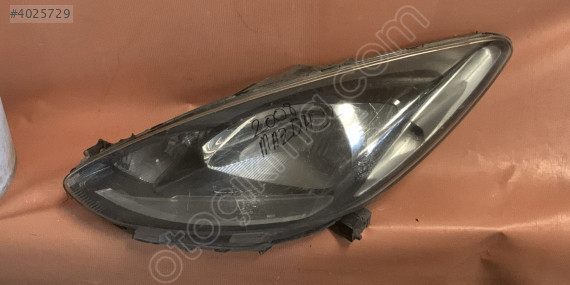 mazda 2 sağ ön far