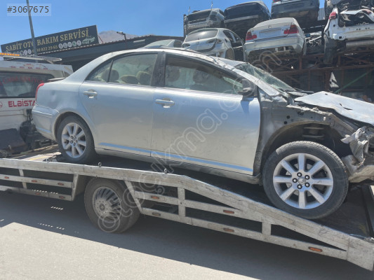 Toyota Avansis. Sağ arka  kapı