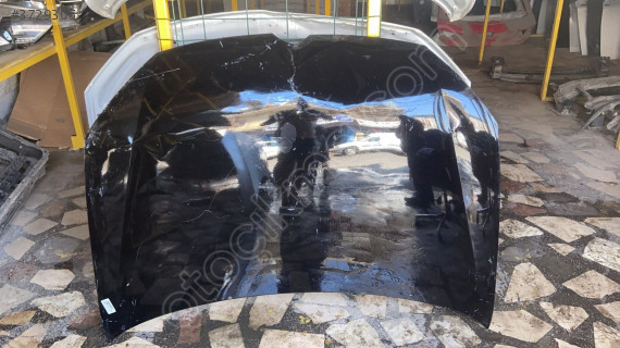 Volkswagen Golf 6 Modeli İçin Siyah Kaput