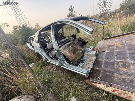 2004 focus 1 hb sağ arka çamurluk kesme