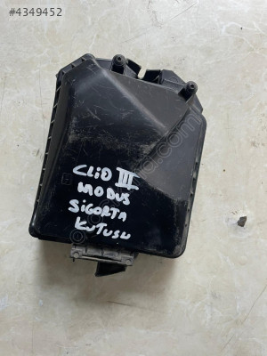 Renault Clio 3 Sigorta Kutusu