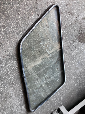 R12 sağ kelebek camı