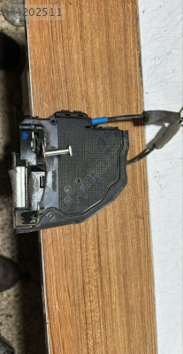 2008-2012 TOYOTA COROLLA SOL ÖN KAPI KİLİDİ ORJ ÇIKMA