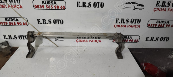 MERCEDES W117 CLA  RADYATÖR ALT PANEL DEMİRİ ORJ SÖKME