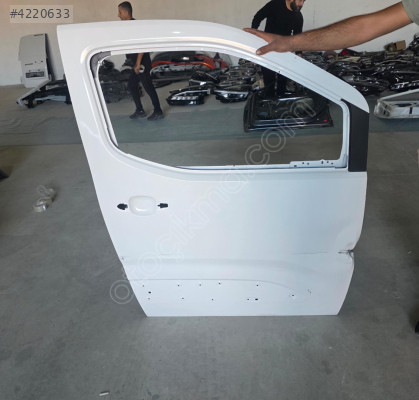 TOYOTA PROACE CITY BEYAZ SAĞ ÖN KAPI ORJINAL LOKALLIK