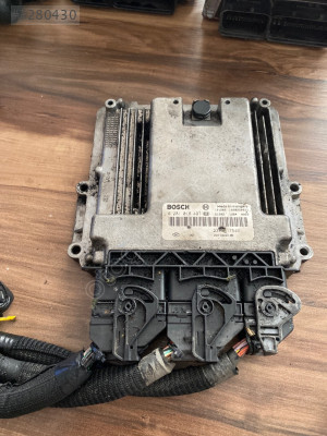 Renault Traffic 237101754R / Bosch 0281018497 ÇIKMA MOTOR BEYNİ
