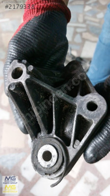 FOCUS MOTOR KULAĞI ORJİNAL ÇIKMA 2011-2015 AV61 6P093 (2)