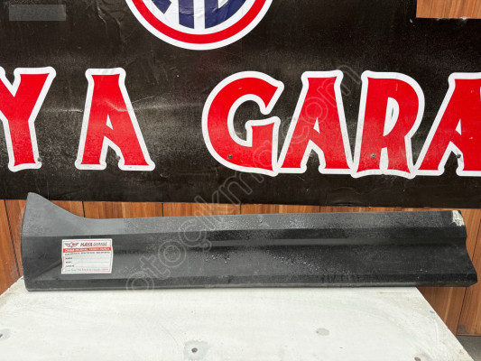 Volvo Xc40 ön sağ kapı çıtası dodik 2017 2020 1355047