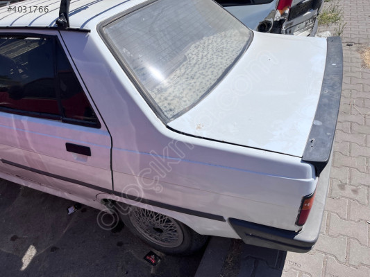 Renault R9 sol arka çamurluk