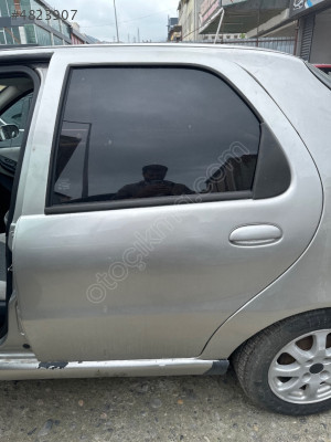 Fiat Albea sol arka kapı dolu