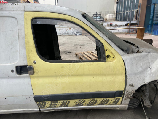 PEUGEOT  PARTNER   SAĞ  ÖN  KAPI