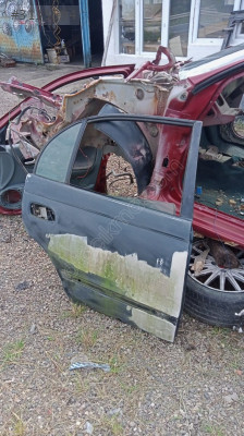 Toyota Carina sağ arka kapı çıkma