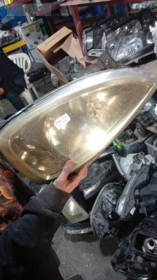 Opel Corsa C kasa sağ far a