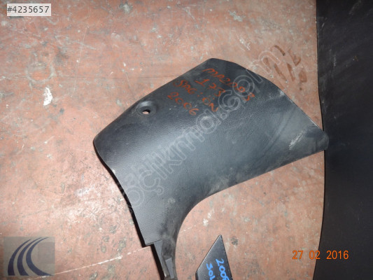 MAZDA 3 2004 ÇIKMA SAĞ ÖN KAPI DİREK PLASTİĞİ