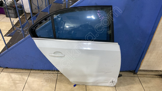 VOLKSWAGEN JETTA SAĞ ARKA KAPI