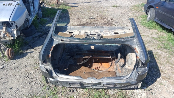 Megane 1 arka kesme çamurluk panel  yedek parça