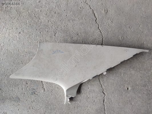 Volkswagen Jetta arka plastik