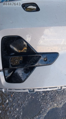 18-21 volvo xc40 sağ sis kapağı