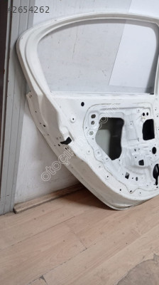 Fiat Egea sol arka kapi