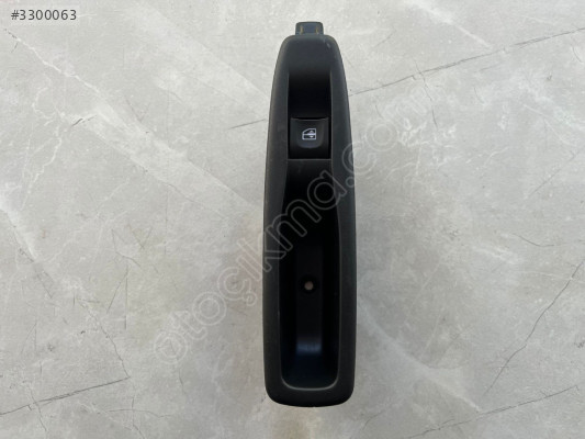 CLİO 4 ARKA CAM DÜĞMESİ ORJİNAL 829507217R