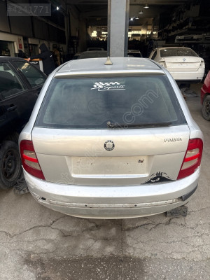 SKODA FABİA ÇIKMA ORJİNAL HATASIZ BAGAJ KAPAK GÜMÜŞ GRİ