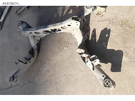 Audi A4 Modeli İçin Kaliteli Arka Travers Parçası