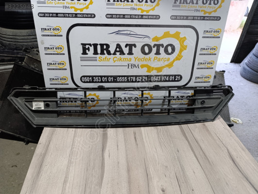32136098 ORJ ÇIKMA ALT ORTA IZGARA VOLVO XC40 31493262