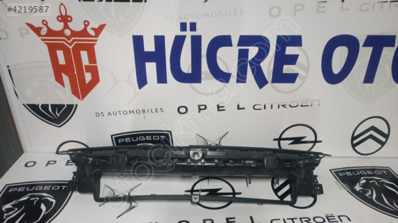 Peugeot 208 ön tampon üst bakaliti 9823209780