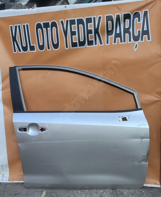 toyota coralla sağ ön kapı