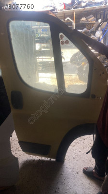 RENAULT TRAFİC SAĞ ÖN KAPI OTO FEDAİ