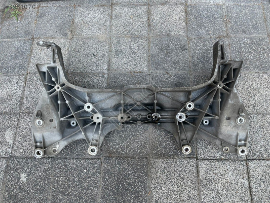 AUDİ A4 ÖN TRAVERS