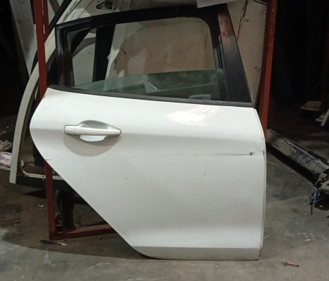peugeot 208 sağ arka kapı dolu