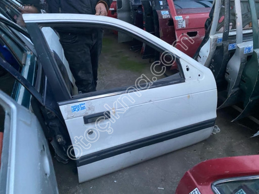 MİTSUBİSHİ LANCER SAĞ ÖN KAPI DÖŞEMESİ 1990 MODEL