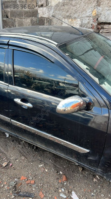 Ford Focus 1 sağ ön kapı dolu