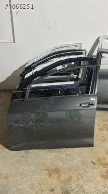 Volkswagen golf 13-20 sol ön kapı ufak hasarlı