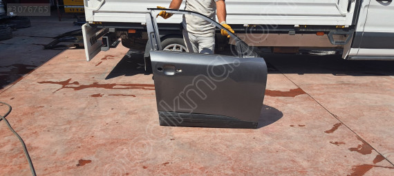 Peugeot 2008 20 /24 sag ön kapı sefalılar oto cikma